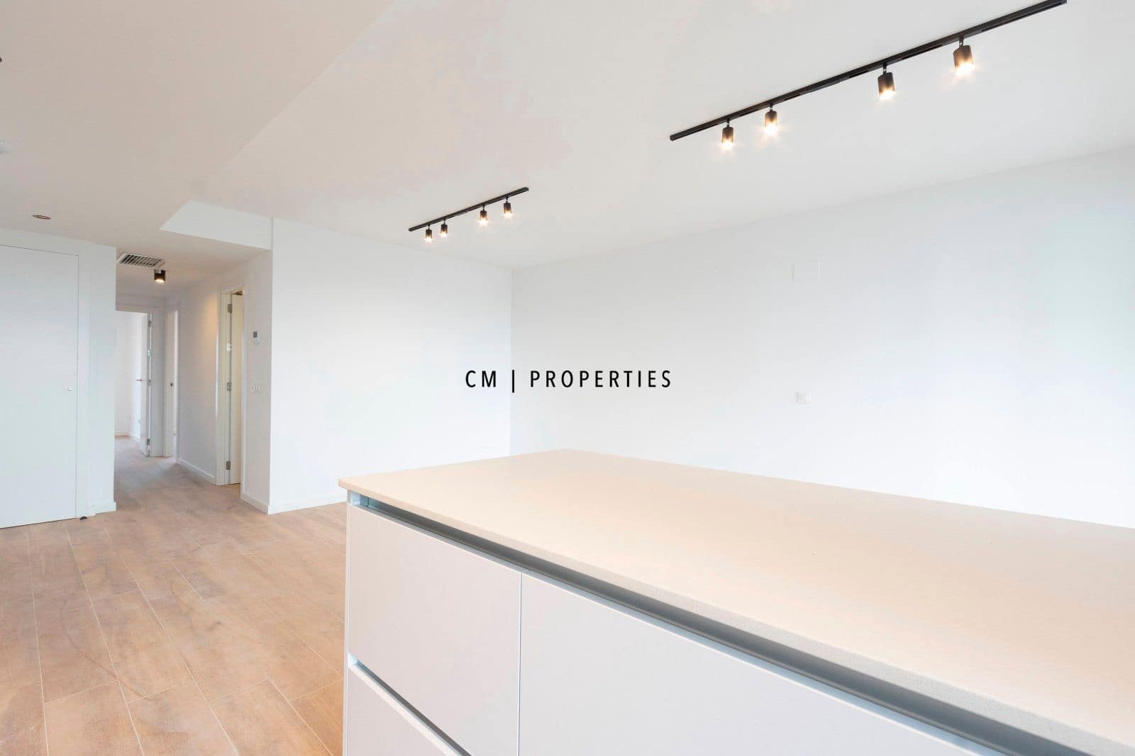 3 soverom Leilighet til leie i Valencia by med svømmebasseng garasje - € 2 000 (Ref: 9473213)