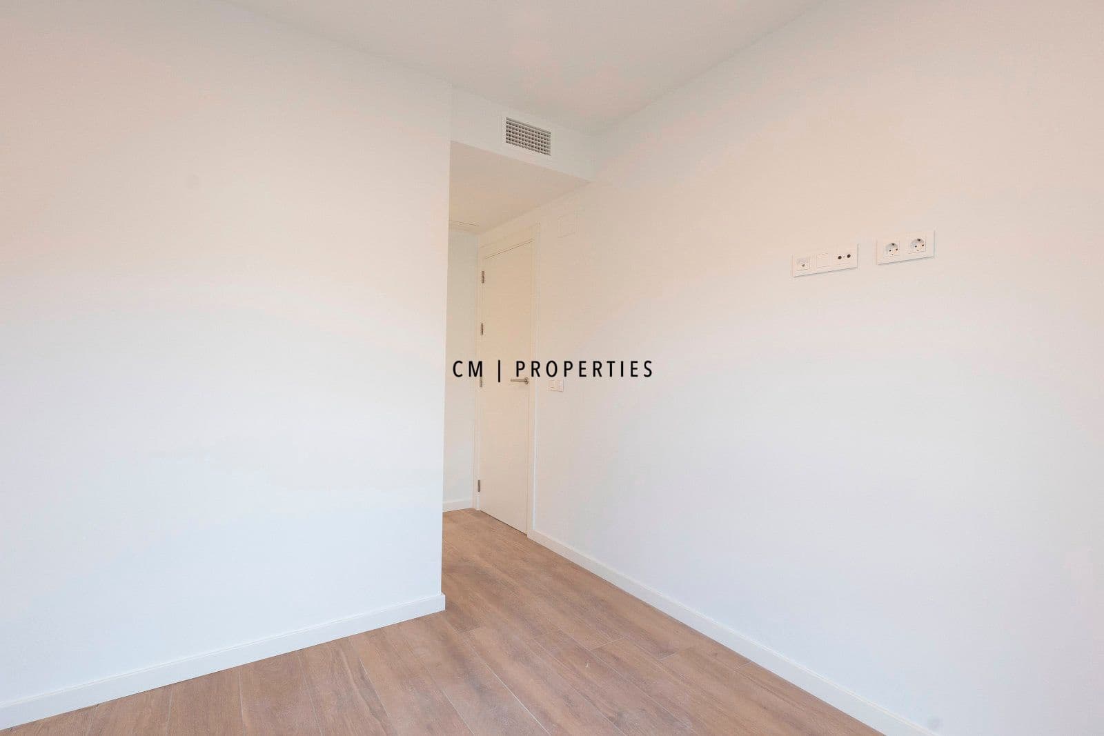 3 soverom Leilighet til leie i Valencia by med svømmebasseng garasje - € 2 000 (Ref: 9473213)