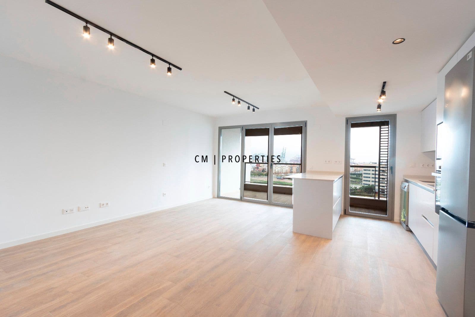 3 soverom Leilighet til leie i Valencia by med svømmebasseng garasje - € 2 000 (Ref: 9473213)