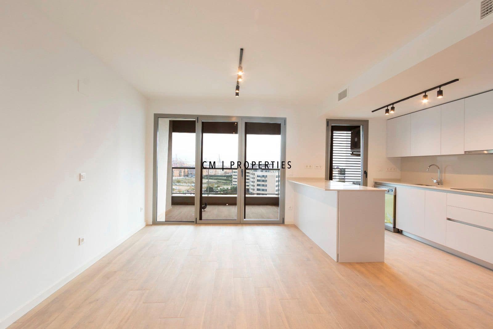 3 soverom Leilighet til leie i Valencia by med svømmebasseng garasje - € 2 000 (Ref: 9473213)