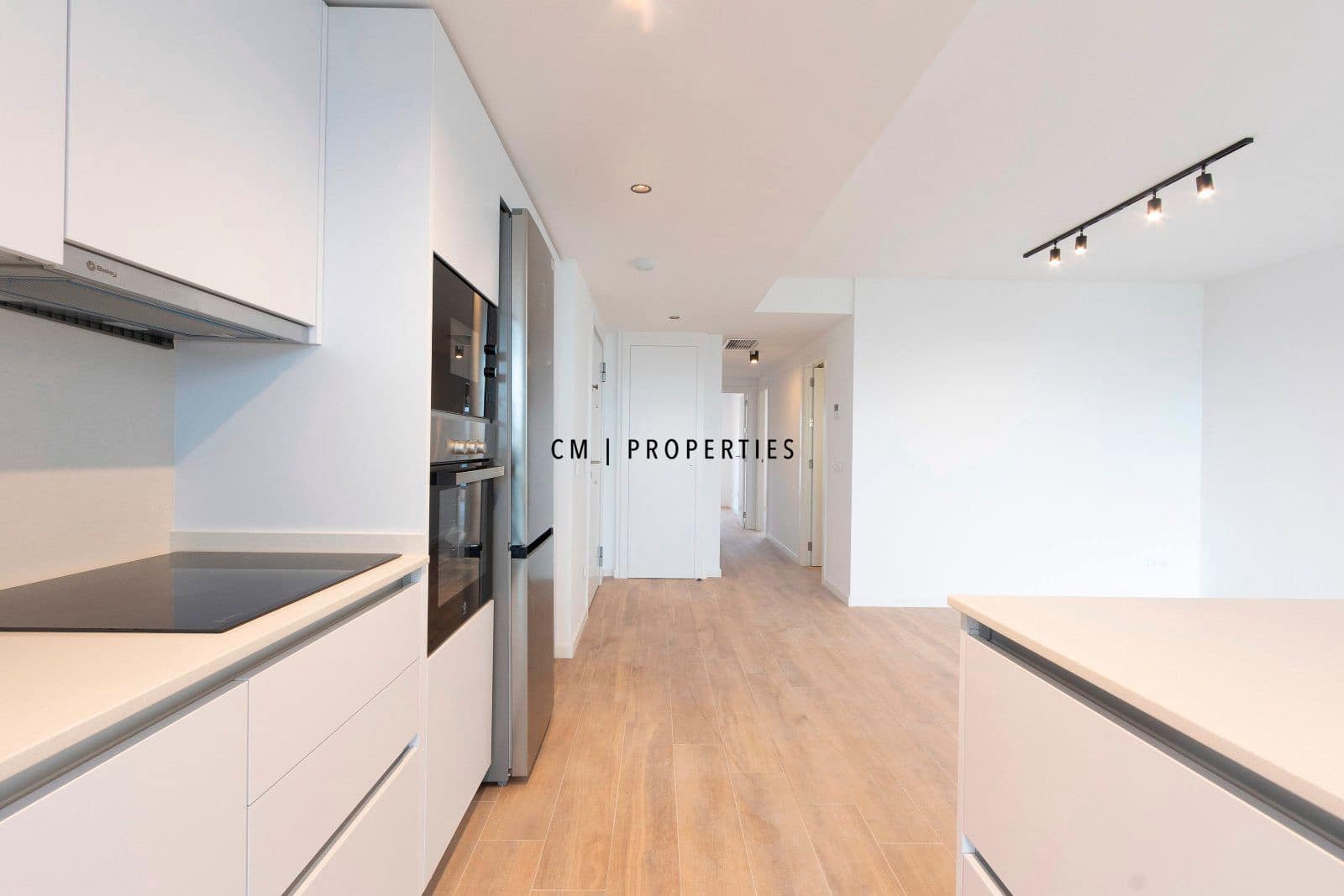 3 soverom Leilighet til leie i Valencia by med svømmebasseng garasje - € 2 000 (Ref: 9473213)