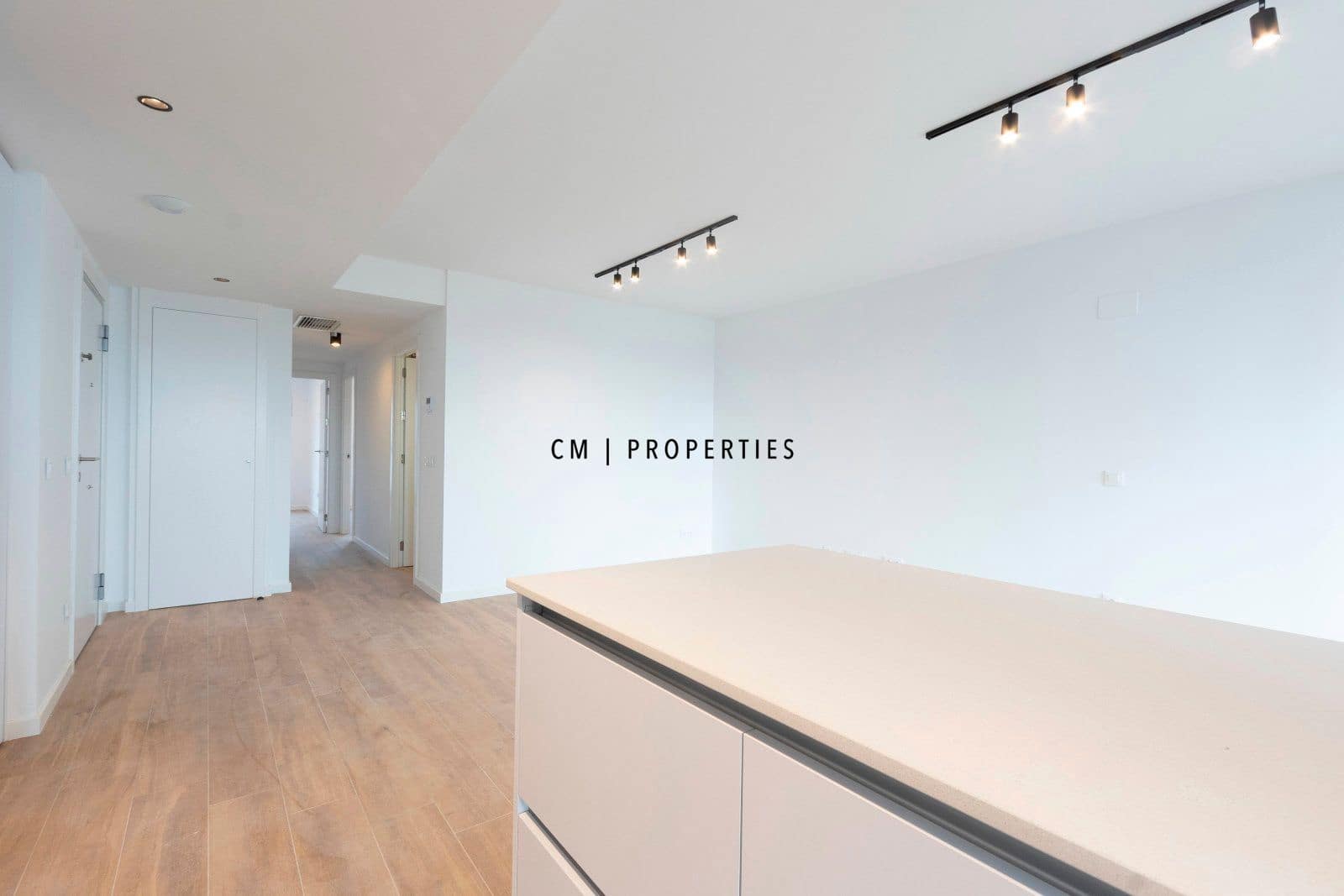 3 soverom Leilighet til leie i Valencia by med svømmebasseng garasje - € 2 000 (Ref: 9473213)