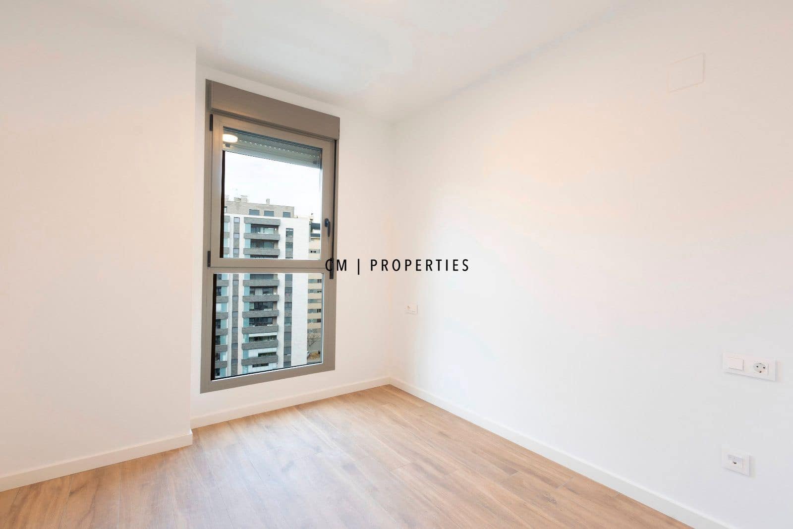 3 soverom Leilighet til leie i Valencia by med svømmebasseng garasje - € 2 000 (Ref: 9473213)