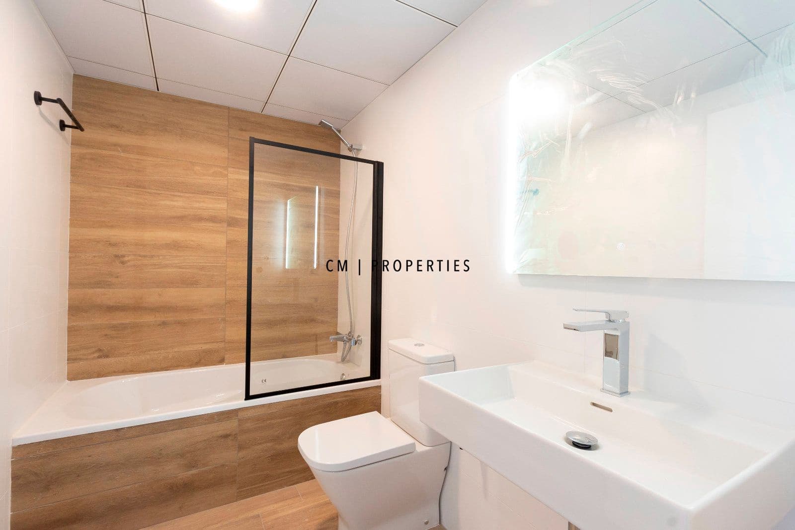 3 soverom Leilighet til leie i Valencia by med svømmebasseng garasje - € 2 000 (Ref: 9473213)