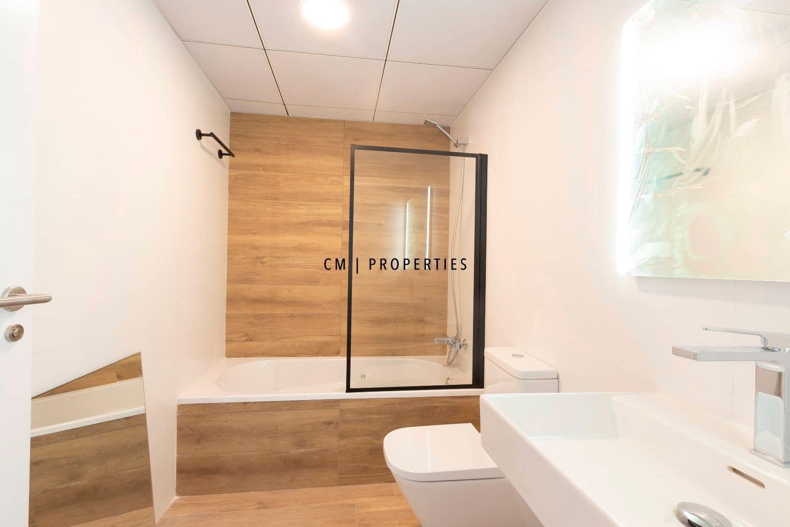 3 soverom Leilighet til leie i Valencia by med svømmebasseng garasje - € 2 000 (Ref: 9473213)