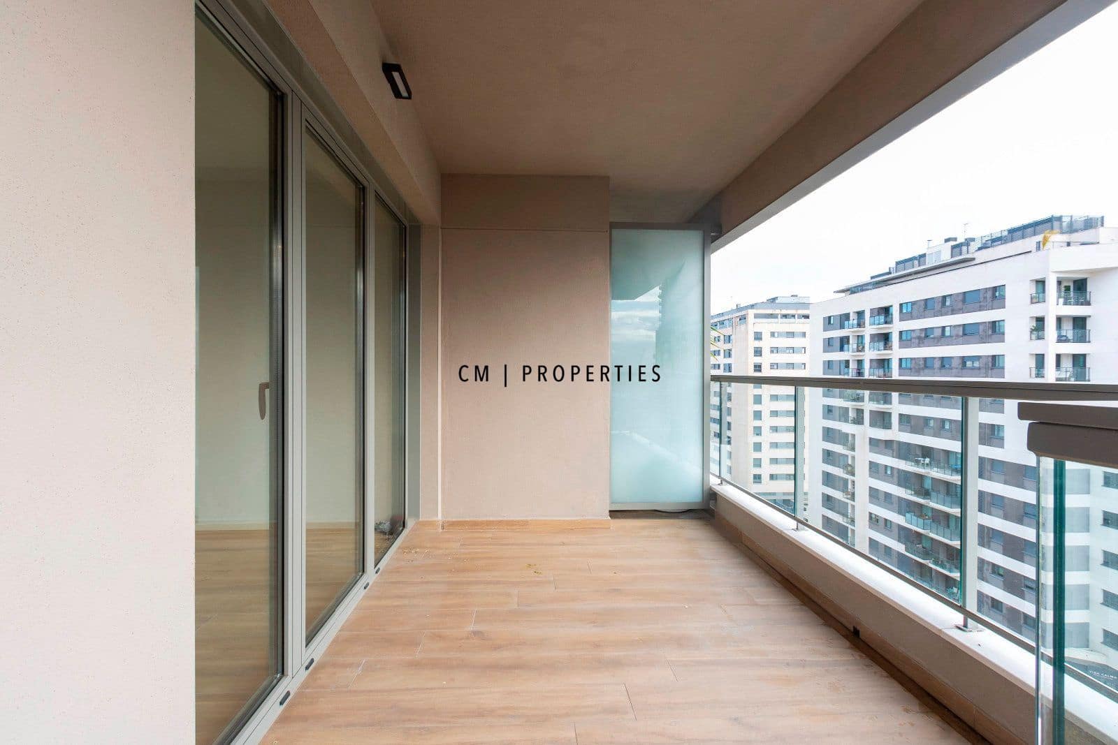 3 soverom Leilighet til leie i Valencia by med svømmebasseng garasje - € 2 000 (Ref: 9473213)