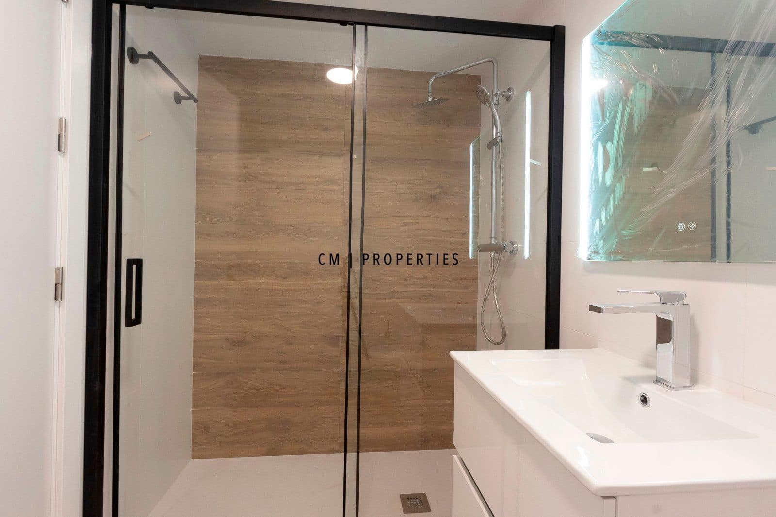 3 soverom Leilighet til leie i Valencia by med svømmebasseng garasje - € 2 000 (Ref: 9473213)