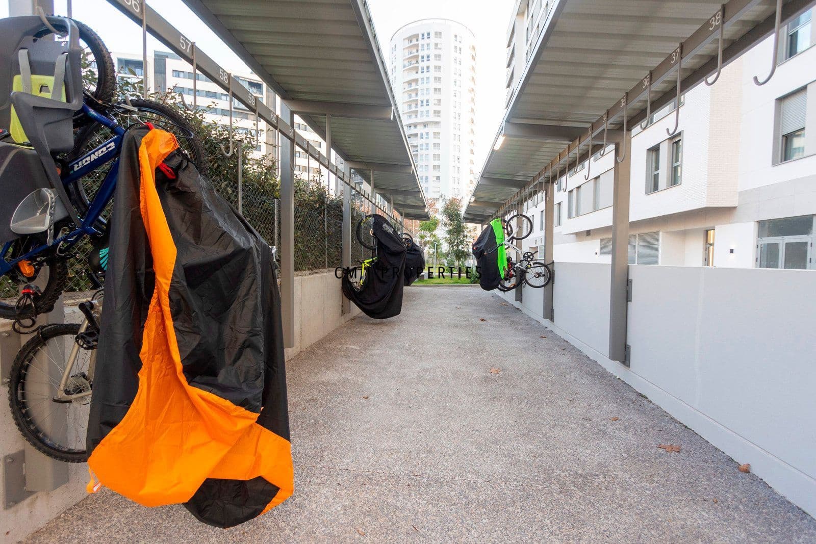 3 soverom Leilighet til leie i Valencia by med svømmebasseng garasje - € 2 000 (Ref: 9473213)