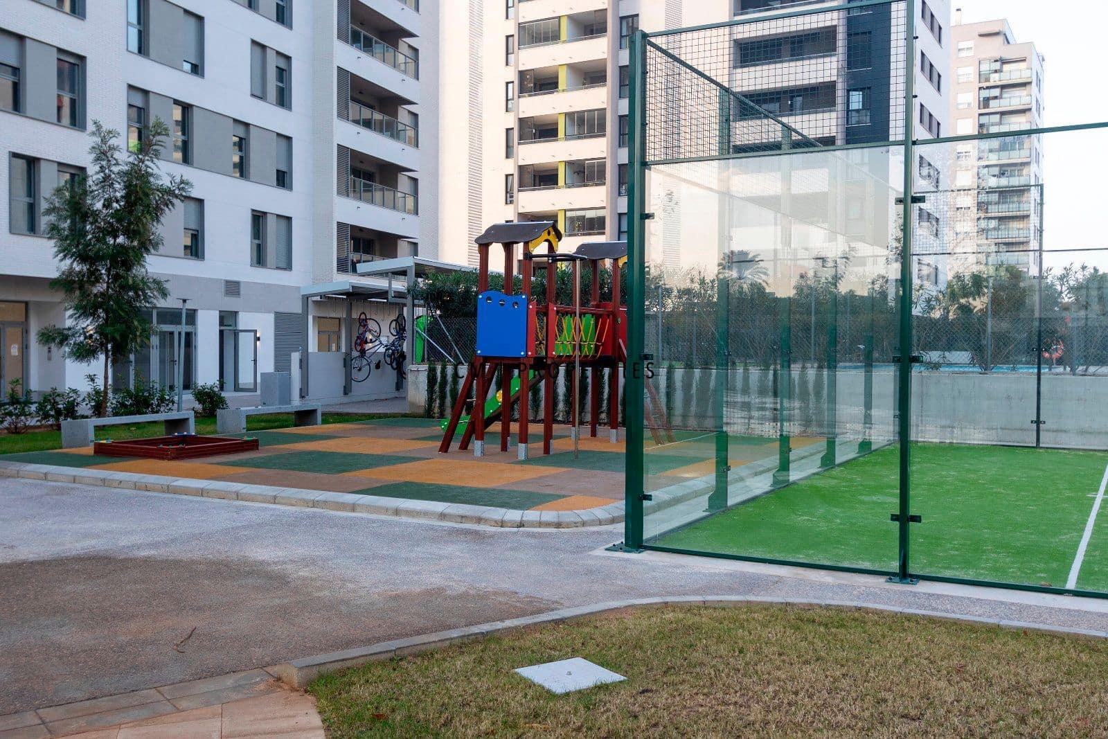 3 soverom Leilighet til leie i Valencia by med svømmebasseng garasje - € 2 000 (Ref: 9473213)