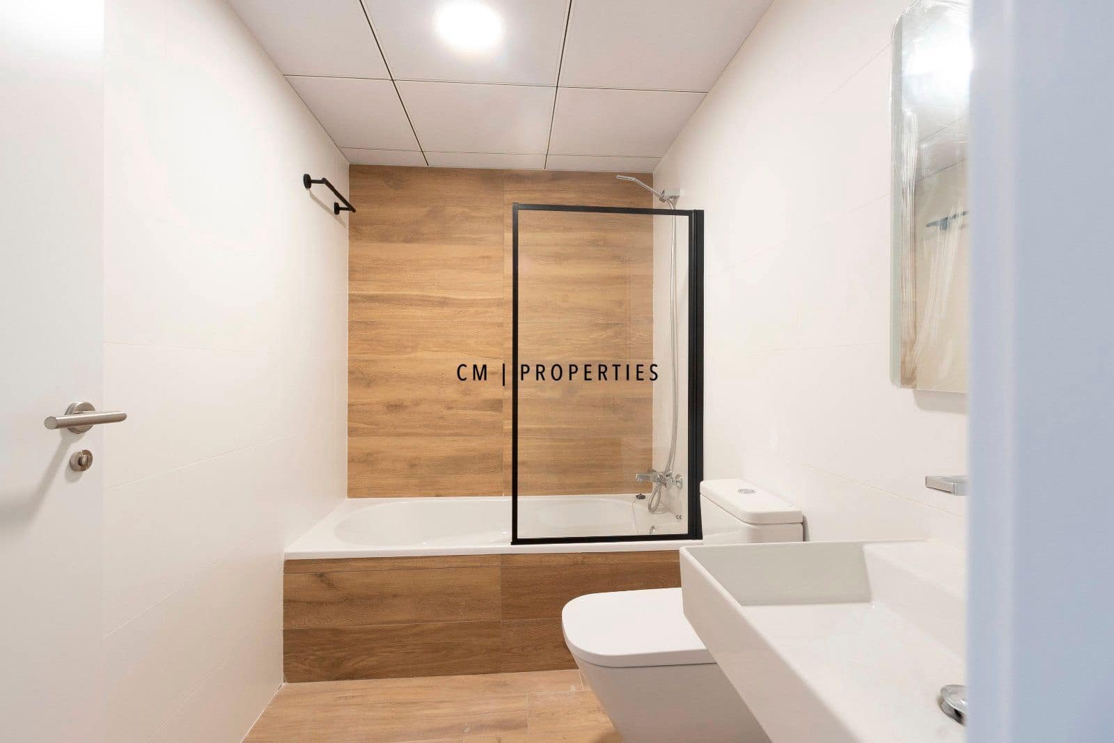 Piso de 3 habitaciones en València ciudad en alquiler con piscina garaje - 2.000 € (Ref: 9473214)