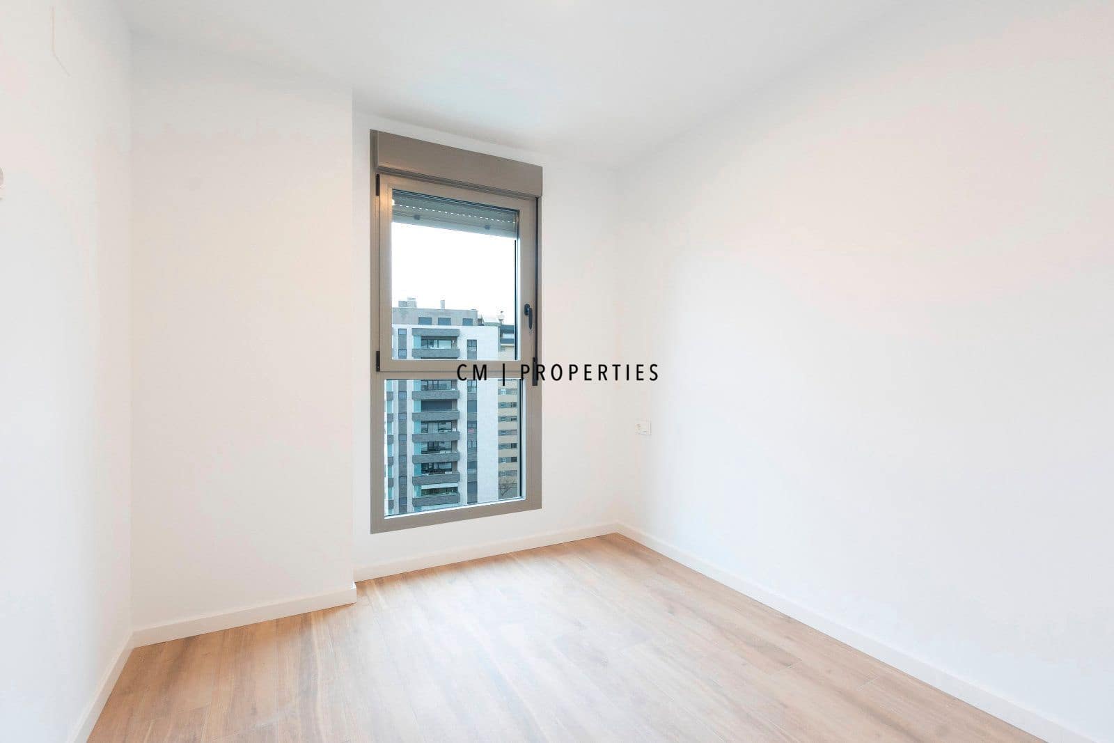 Piso de 3 habitaciones en València ciudad en alquiler con piscina garaje - 2.000 € (Ref: 9473214)