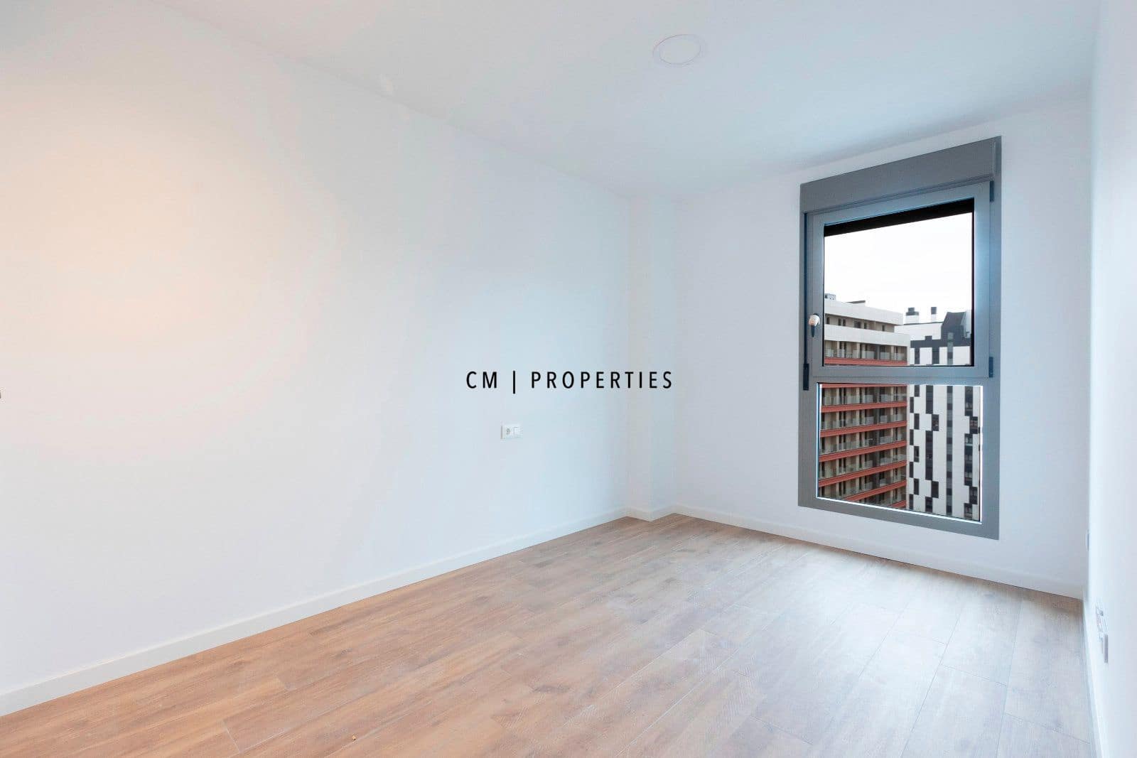 Piso de 3 habitaciones en València ciudad en alquiler con piscina garaje - 2.000 € (Ref: 9473214)