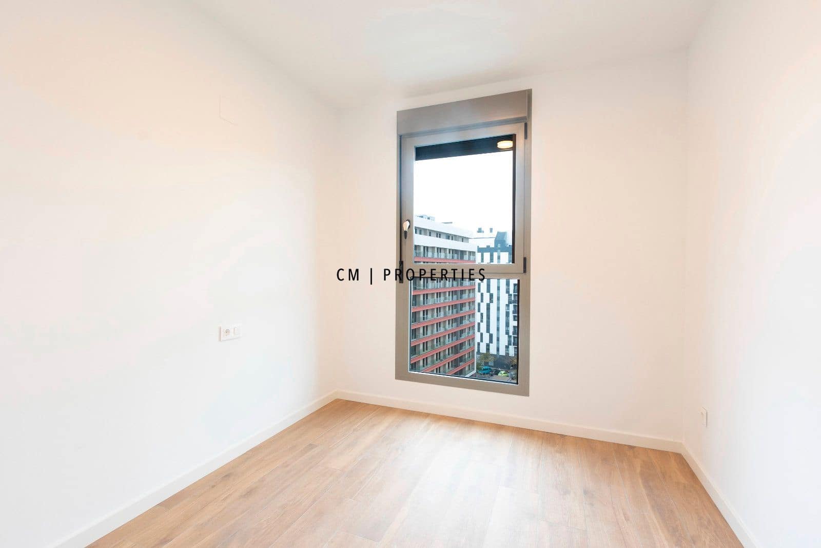 Piso de 3 habitaciones en València ciudad en alquiler con piscina garaje - 2.000 € (Ref: 9473214)