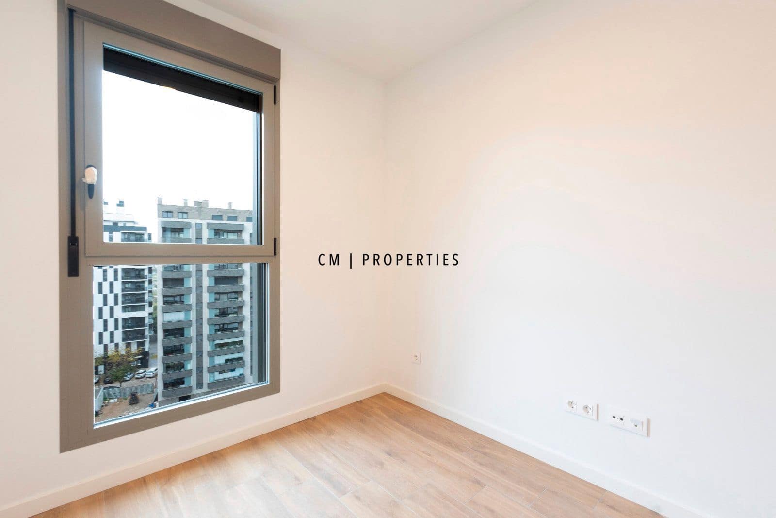 Piso de 3 habitaciones en València ciudad en alquiler con piscina garaje - 2.000 € (Ref: 9473214)