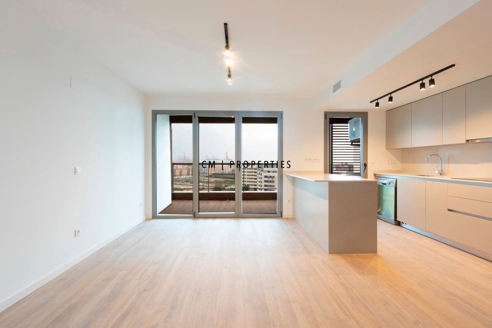 Piso de 3 habitaciones en València ciudad en alquiler con piscina garaje - 2.000 € (Ref: 9473214)