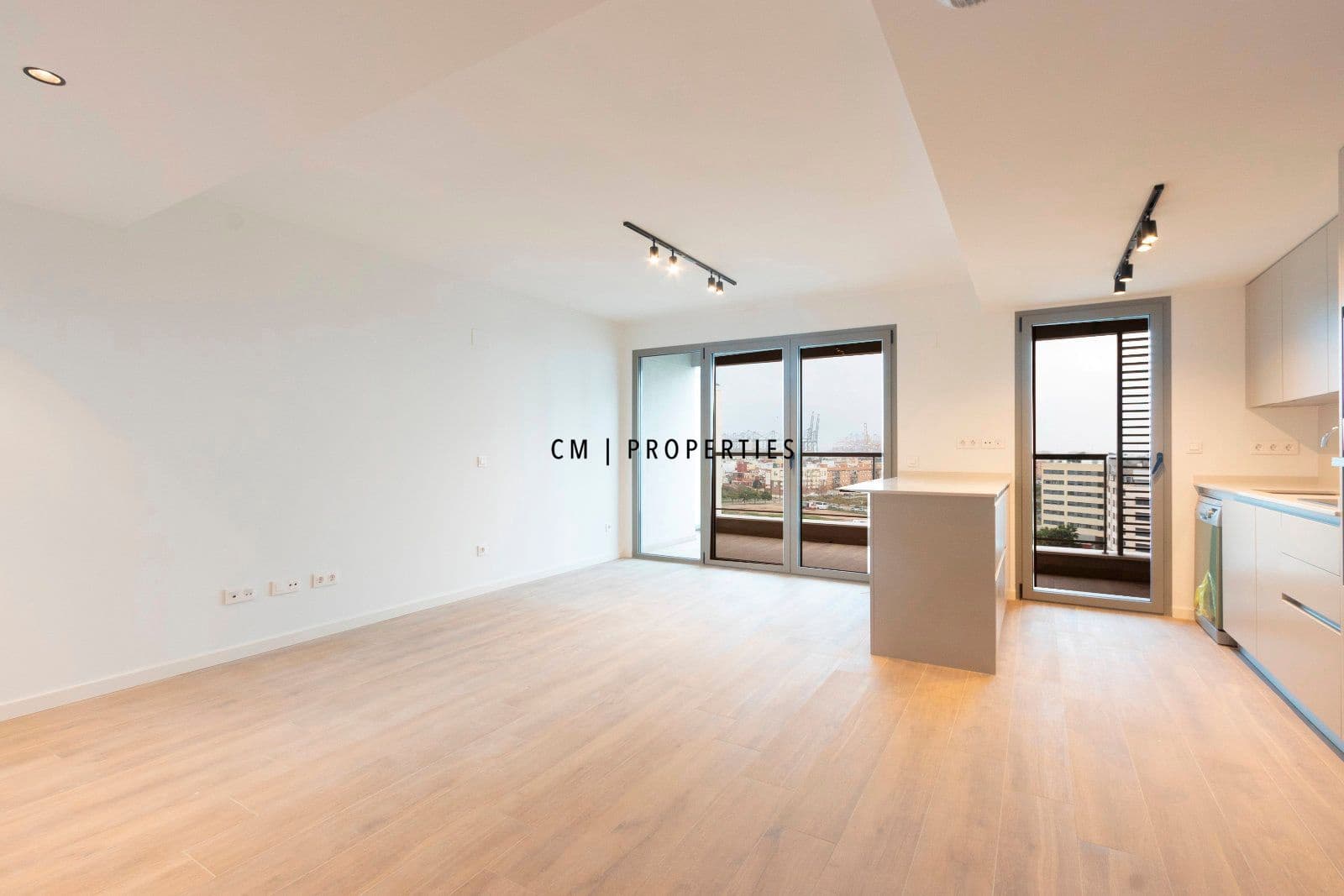 Piso de 3 habitaciones en València ciudad en alquiler con piscina garaje - 2.000 € (Ref: 9473214)