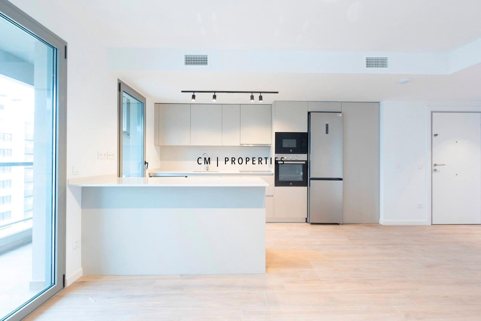 Piso de 3 habitaciones en València ciudad en alquiler con piscina garaje - 2.000 € (Ref: 9473214)