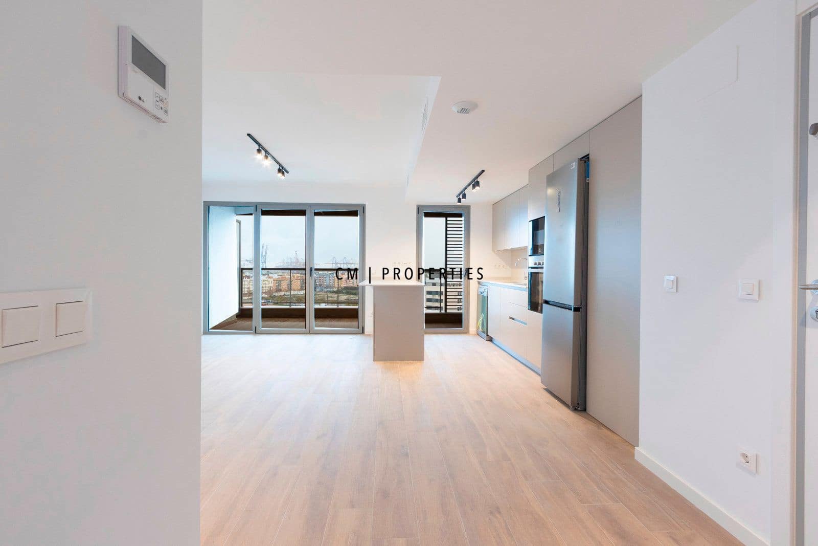 Piso de 3 habitaciones en València ciudad en alquiler con piscina garaje - 2.000 € (Ref: 9473214)