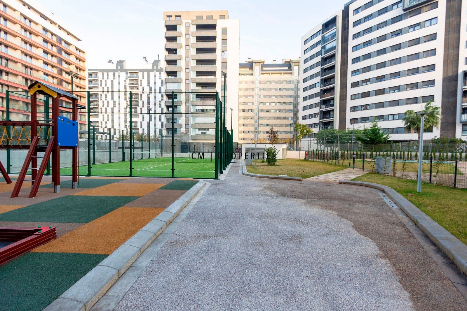 Piso de 3 habitaciones en València ciudad en alquiler con piscina garaje - 2.000 € (Ref: 9473214)