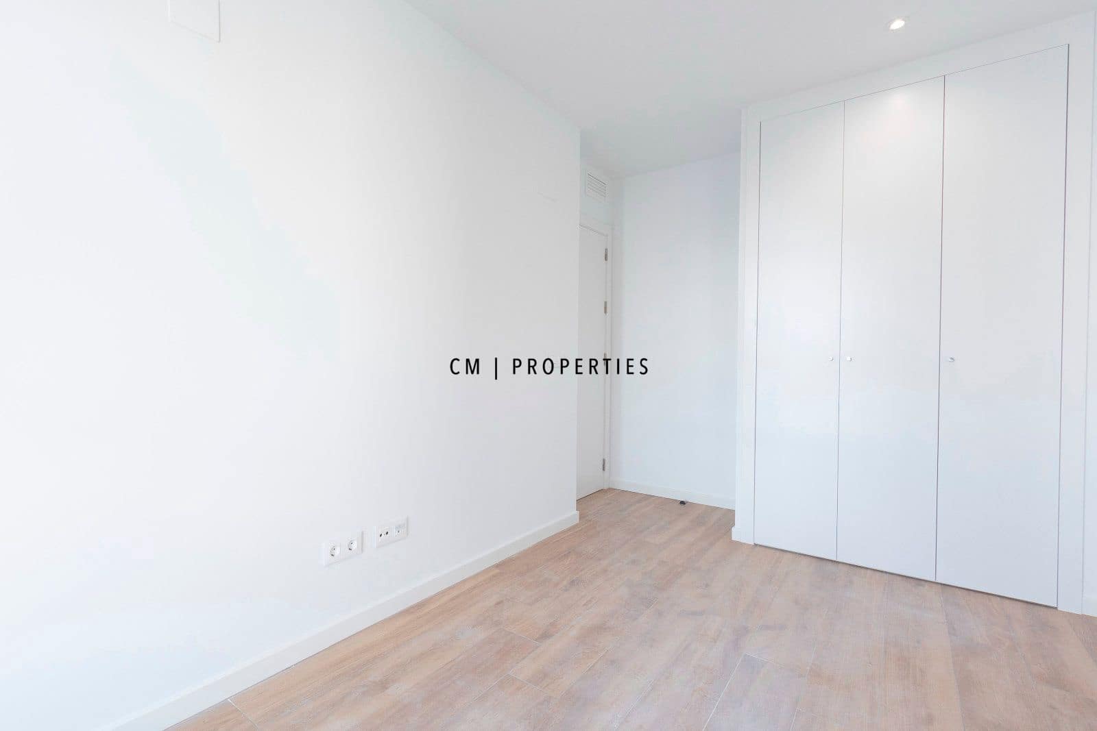 3 sypialnia Mieszkanie do wynajęcia w Miasto Walencja z basenem garażem - 2 000 € (Ref: 9473215)