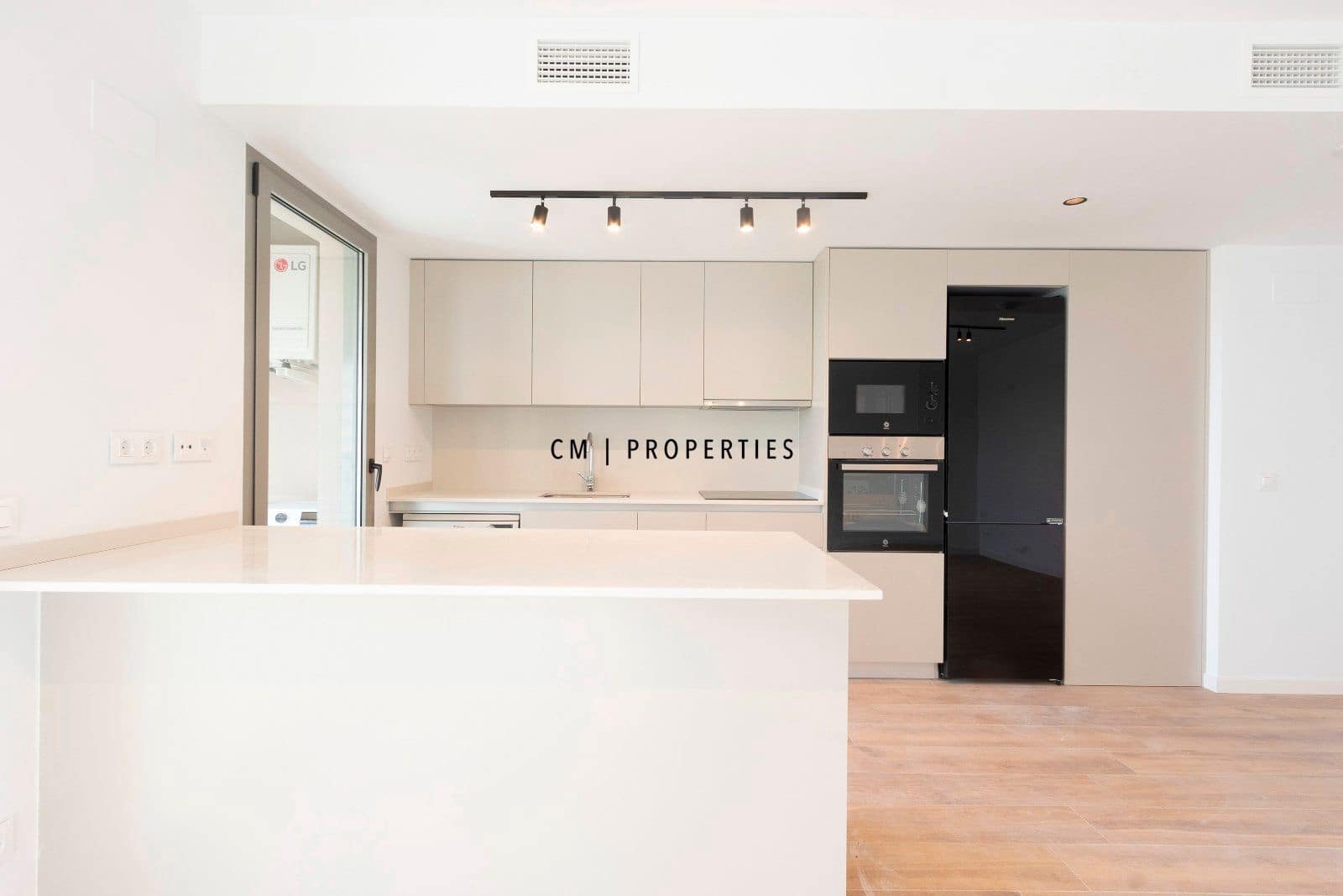 3 sypialnia Mieszkanie do wynajęcia w Miasto Walencja z basenem garażem - 2 000 € (Ref: 9473215)