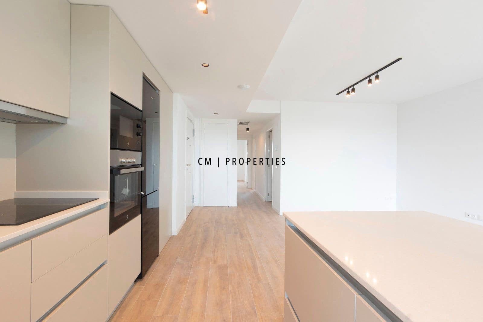 3 sypialnia Mieszkanie do wynajęcia w Miasto Walencja z basenem garażem - 2 000 € (Ref: 9473215)