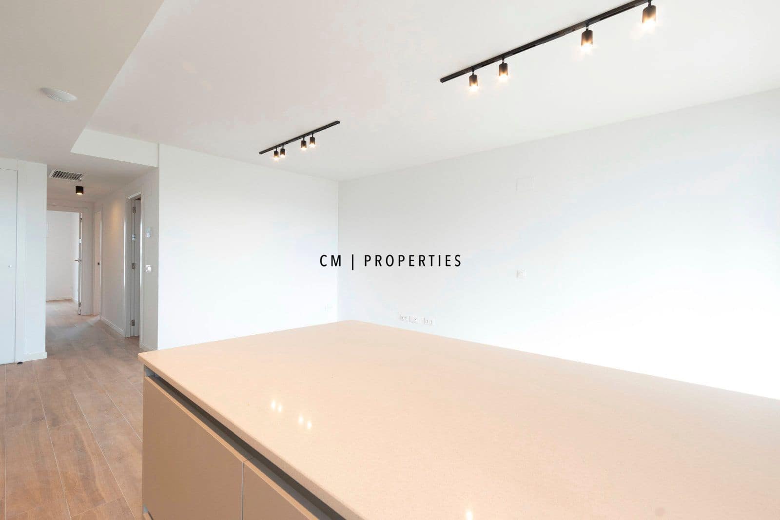 3 sypialnia Mieszkanie do wynajęcia w Miasto Walencja z basenem garażem - 2 000 € (Ref: 9473215)