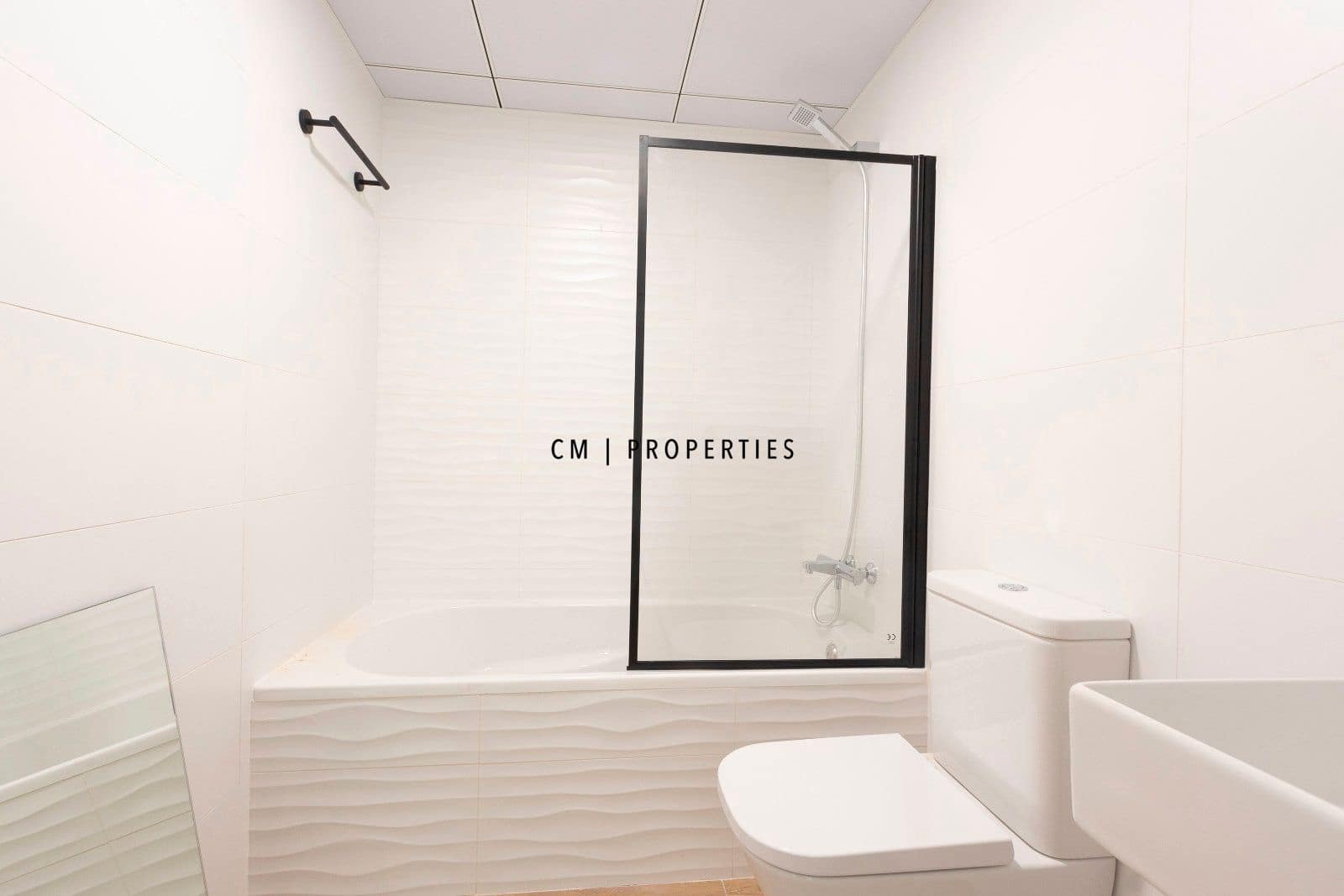 3 sypialnia Mieszkanie do wynajęcia w Miasto Walencja z basenem garażem - 2 000 € (Ref: 9473215)