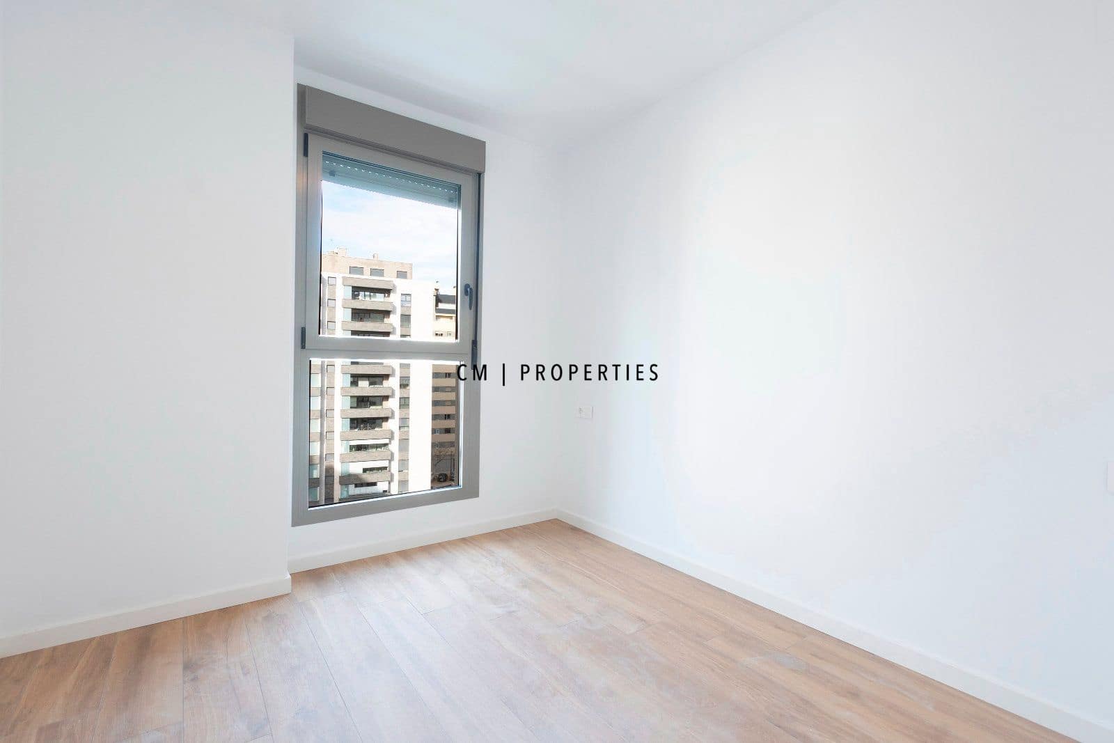 3 sypialnia Mieszkanie do wynajęcia w Miasto Walencja z basenem garażem - 2 000 € (Ref: 9473215)