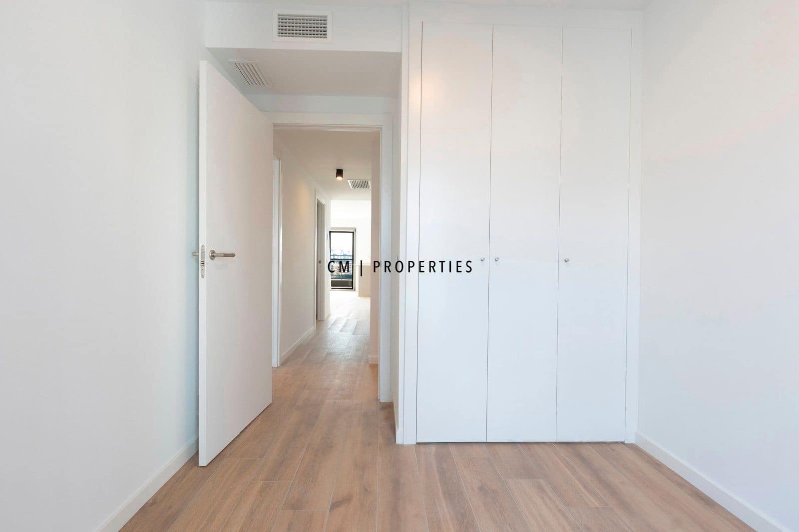 3 sypialnia Mieszkanie do wynajęcia w Miasto Walencja z basenem garażem - 2 000 € (Ref: 9473215)