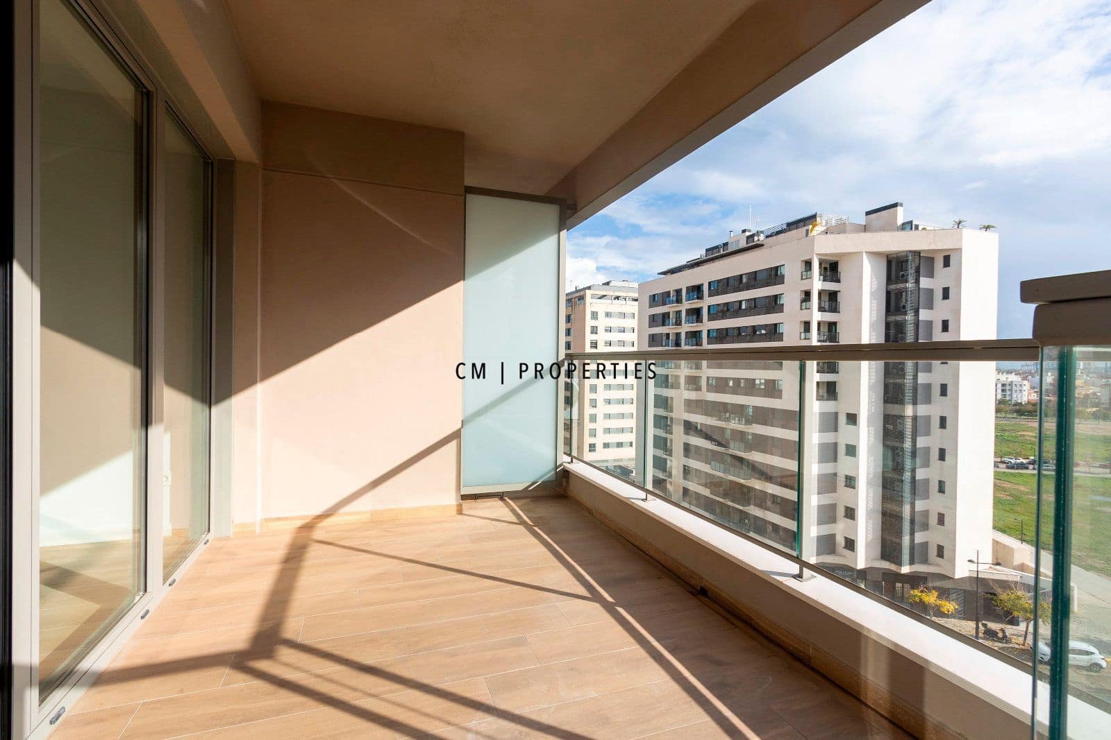 3 sypialnia Mieszkanie do wynajęcia w Miasto Walencja z basenem garażem - 2 000 € (Ref: 9473215)