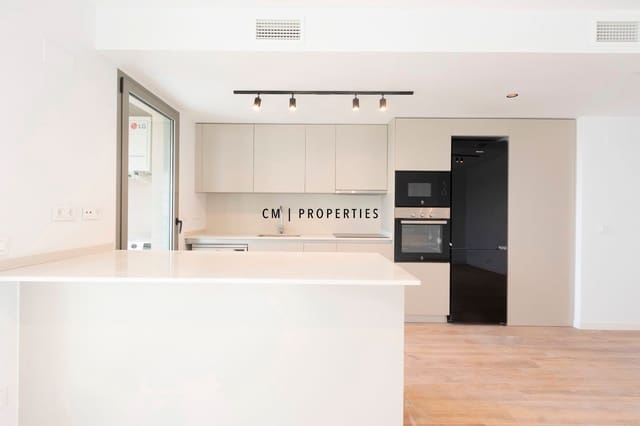 3 sypialnia Mieszkanie do wynajęcia w Miasto Walencja z basenem garażem - 2 000 € (Ref: 9473215)