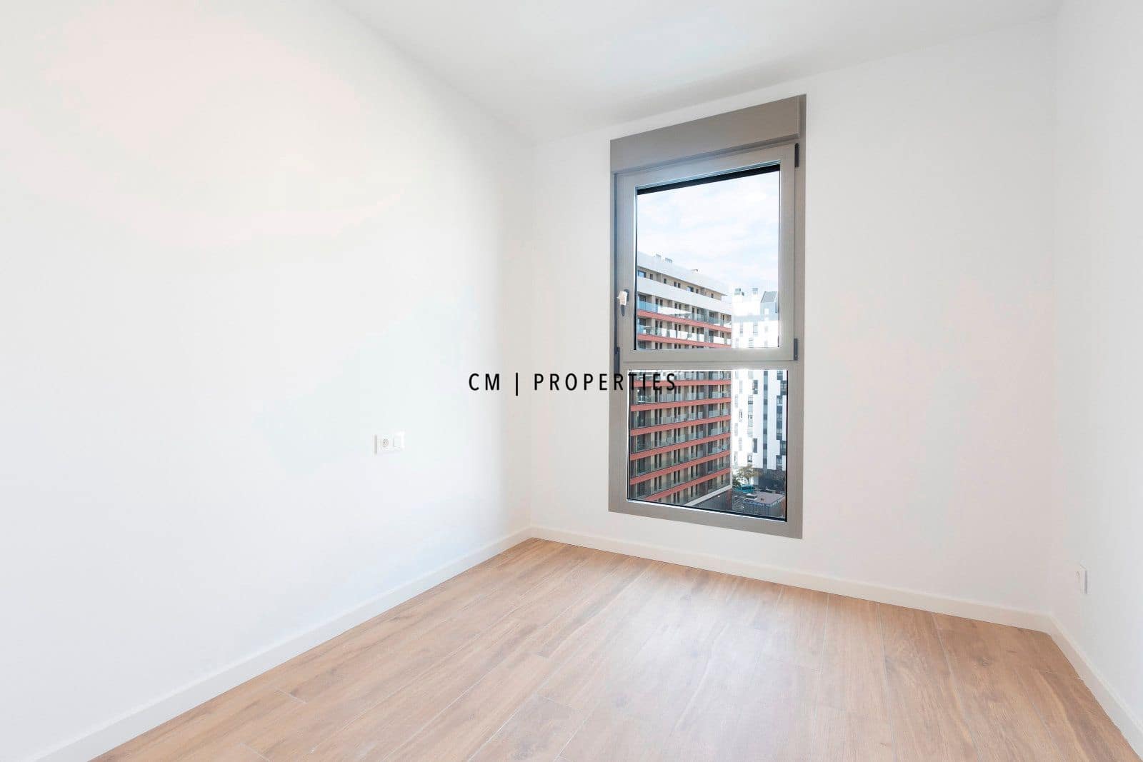 3 sypialnia Mieszkanie do wynajęcia w Miasto Walencja z basenem garażem - 2 000 € (Ref: 9473215)