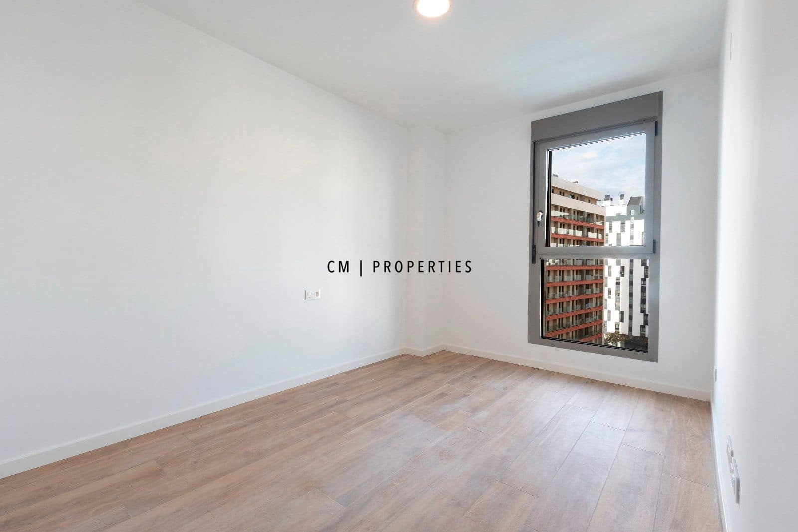 3 sypialnia Mieszkanie do wynajęcia w Miasto Walencja z basenem garażem - 2 000 € (Ref: 9473215)