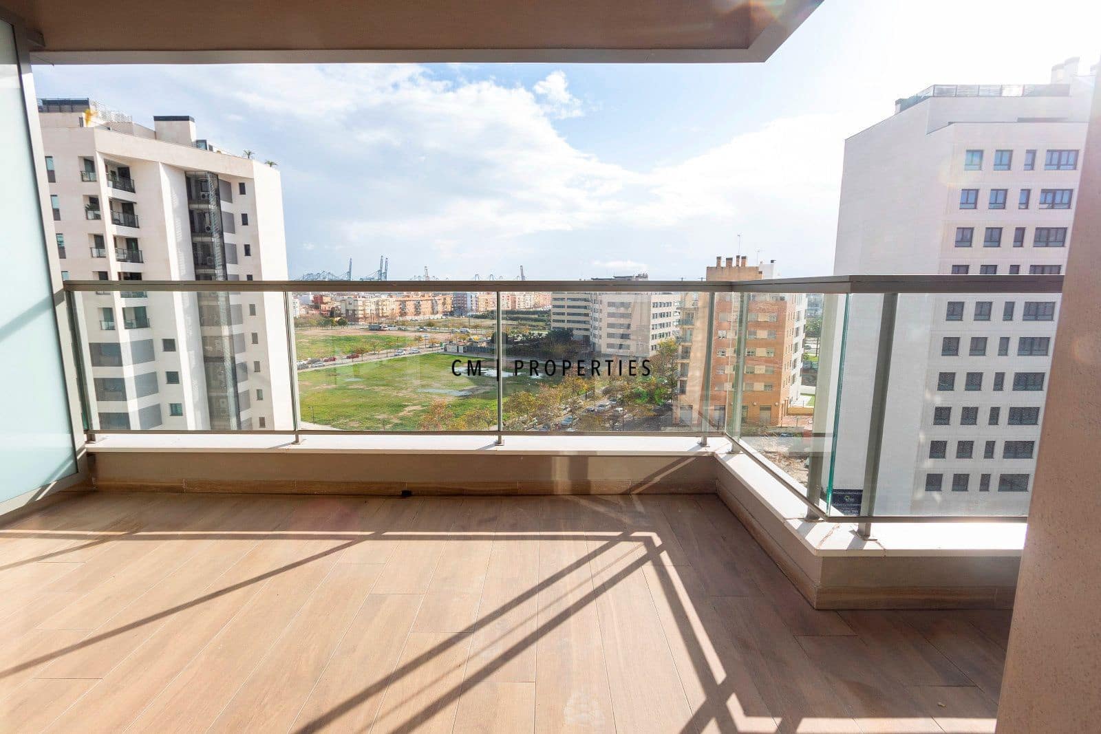 3 sypialnia Mieszkanie do wynajęcia w Miasto Walencja z basenem garażem - 2 000 € (Ref: 9473215)