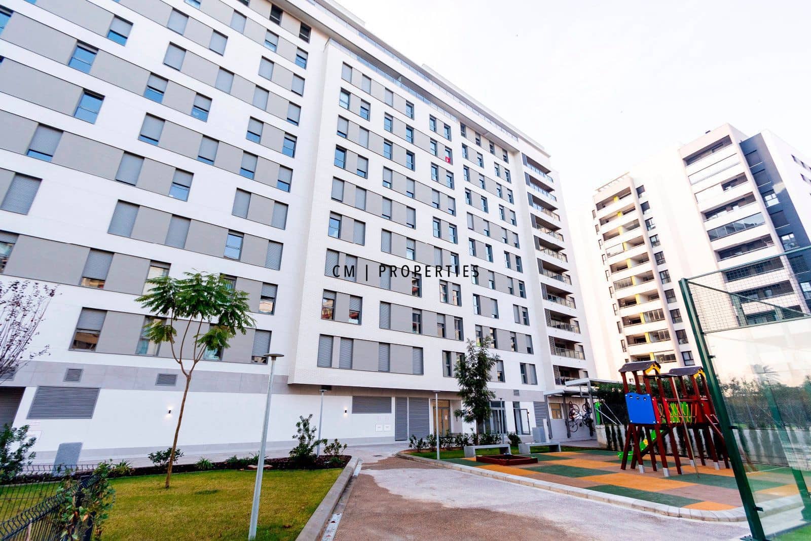 3 sypialnia Mieszkanie do wynajęcia w Miasto Walencja z basenem garażem - 2 000 € (Ref: 9473215)