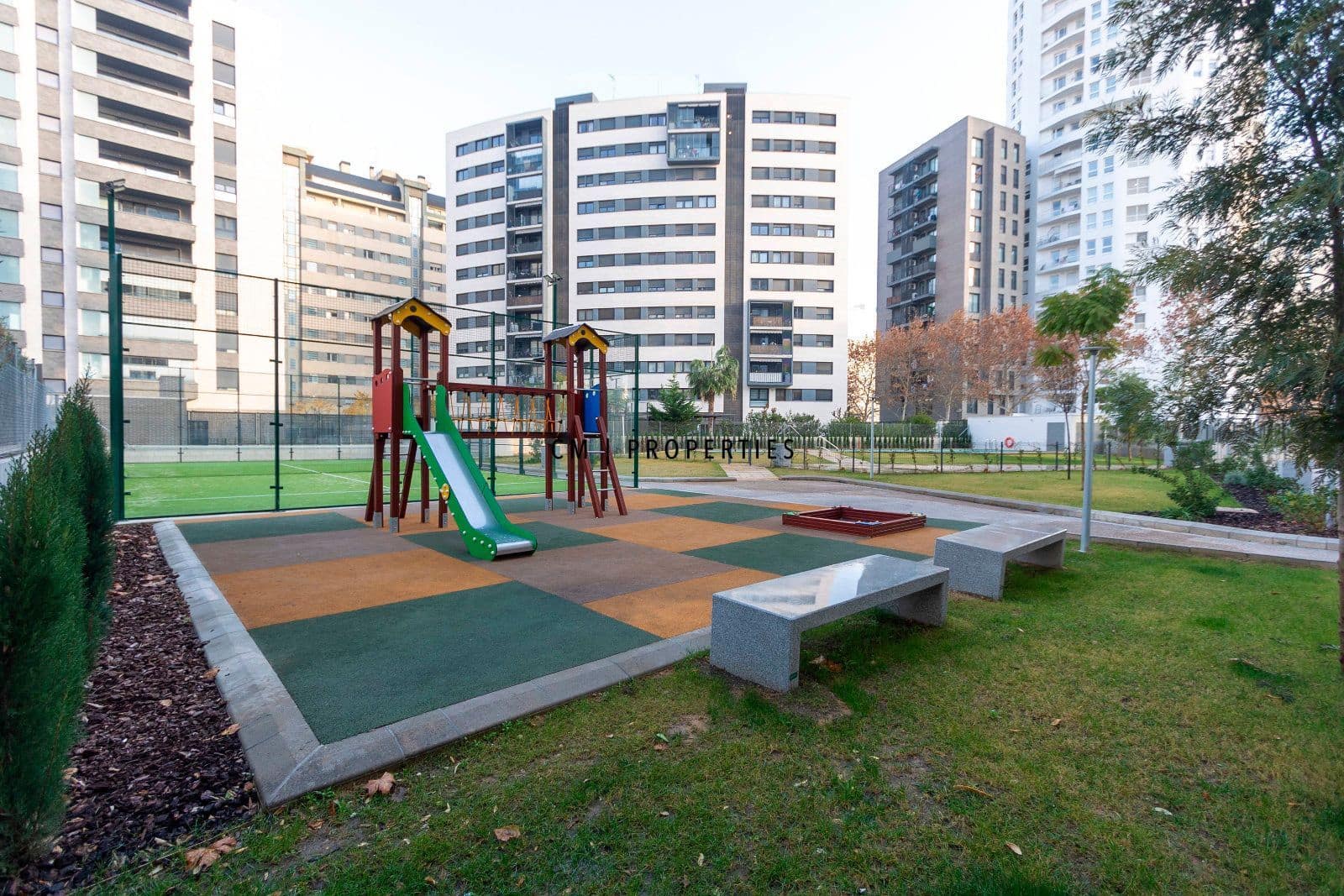 3 sypialnia Mieszkanie do wynajęcia w Miasto Walencja z basenem garażem - 2 000 € (Ref: 9473215)