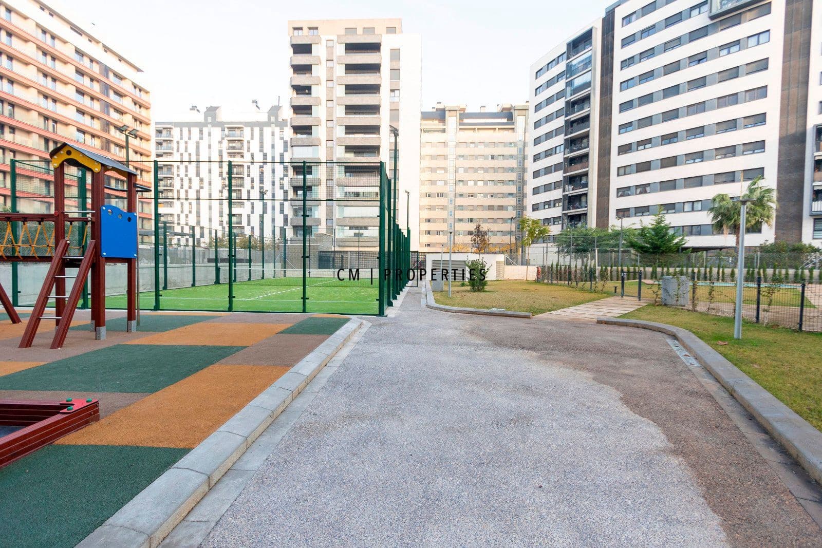 3 sypialnia Mieszkanie do wynajęcia w Miasto Walencja z basenem garażem - 2 000 € (Ref: 9473215)