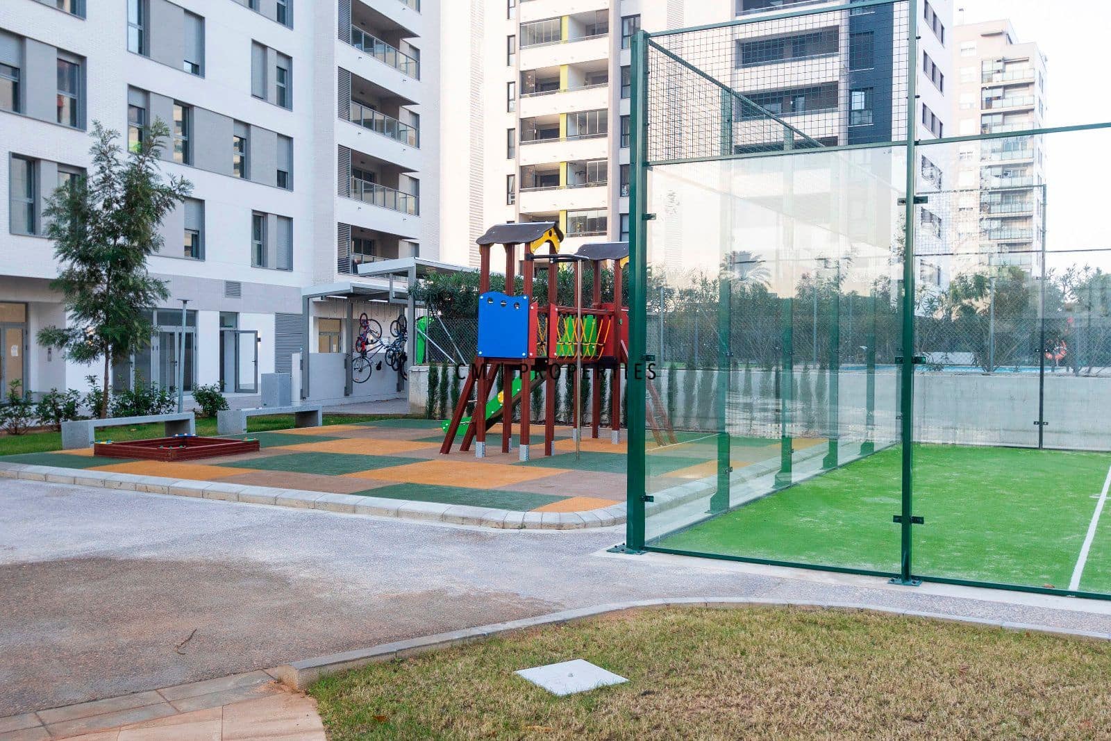 3 sypialnia Mieszkanie do wynajęcia w Miasto Walencja z basenem garażem - 2 000 € (Ref: 9473215)