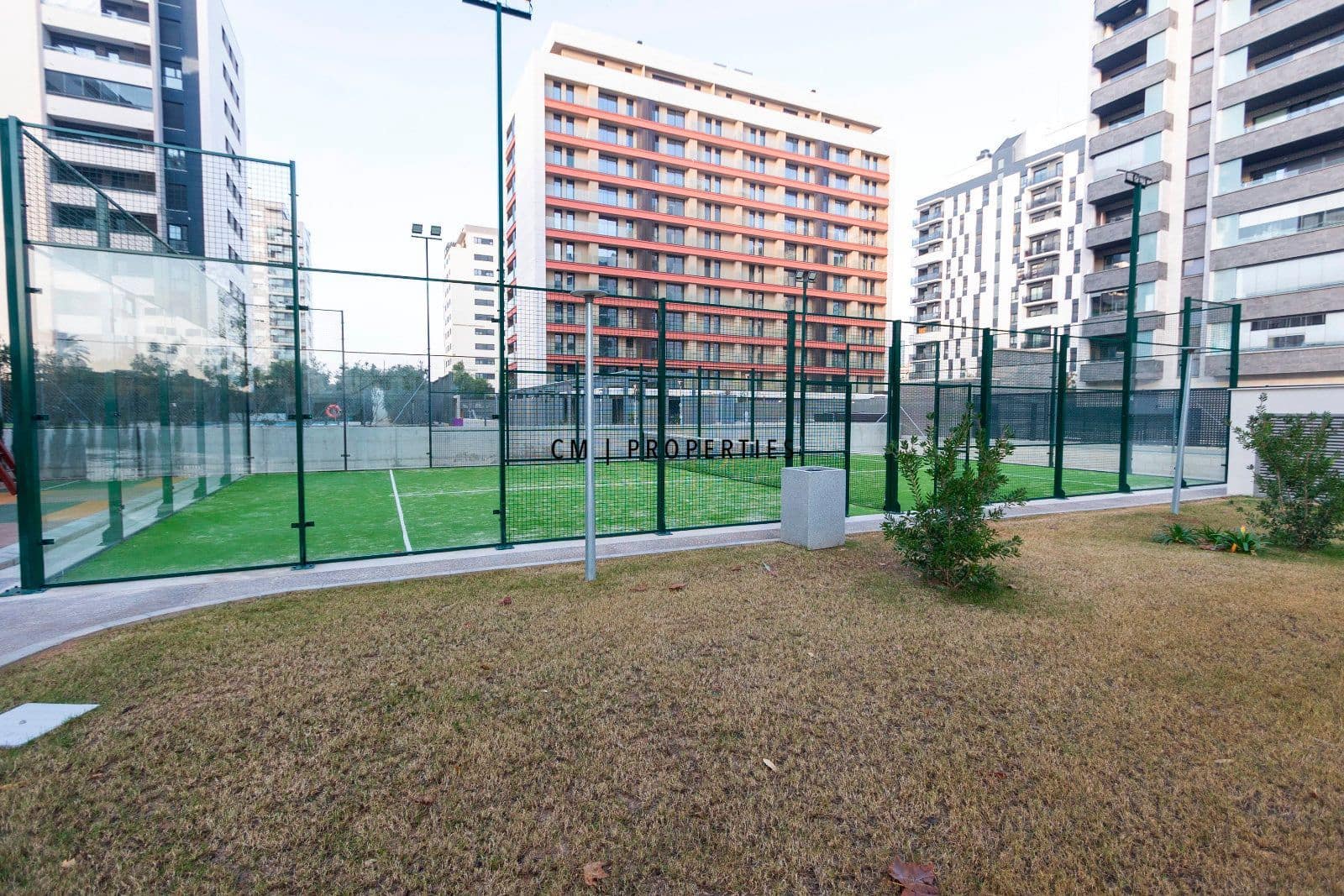 3 sypialnia Mieszkanie do wynajęcia w Miasto Walencja z basenem garażem - 2 000 € (Ref: 9473215)