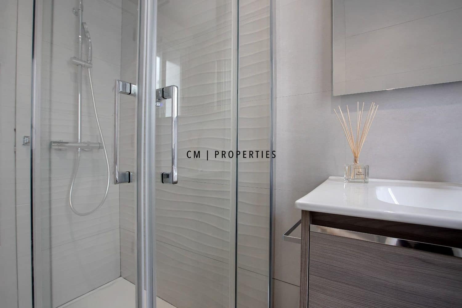 3 sovrum Lägenhet att hyra i Valencia stad med garage - 2 000 € (Ref: 9488522)