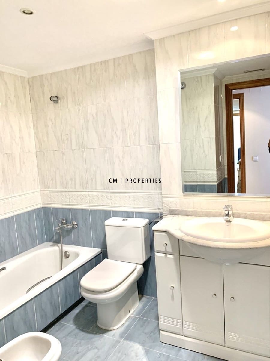 3 slaapkamer Flat te huur in Valencia stad met garage - € 1.750 (Ref: 9489787)