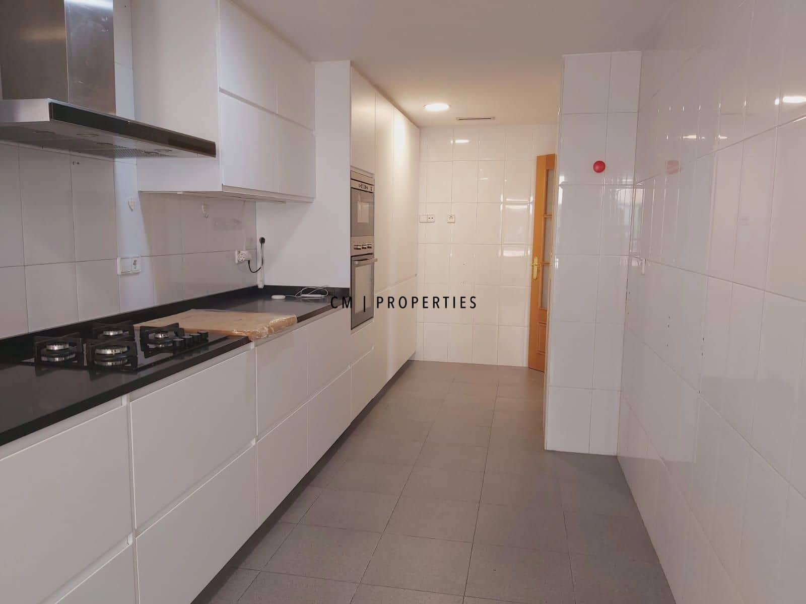 3 slaapkamer Flat te huur in Valencia stad met garage - € 1.750 (Ref: 9489787)