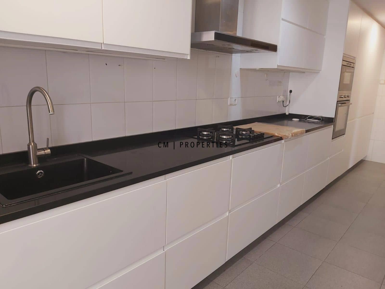 3 slaapkamer Flat te huur in Valencia stad met garage - € 1.750 (Ref: 9489787)