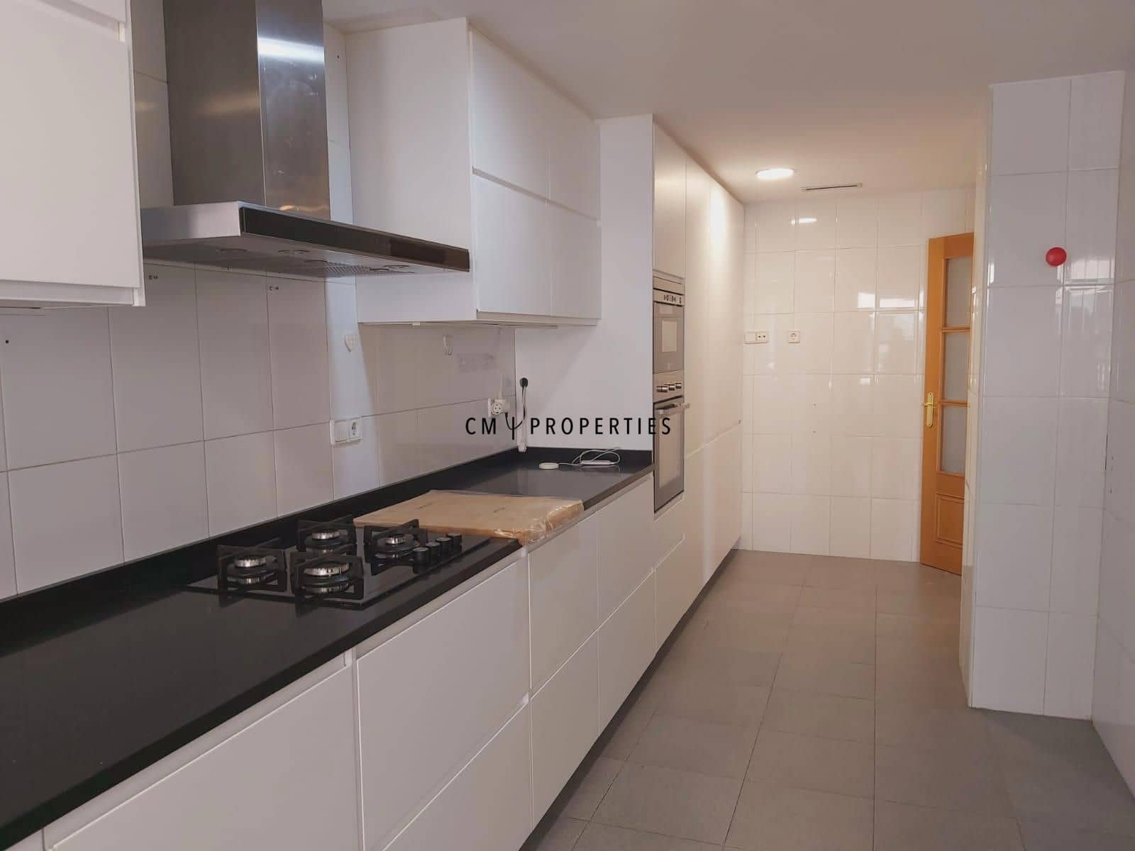 3 slaapkamer Flat te huur in Valencia stad met garage - € 1.750 (Ref: 9489787)