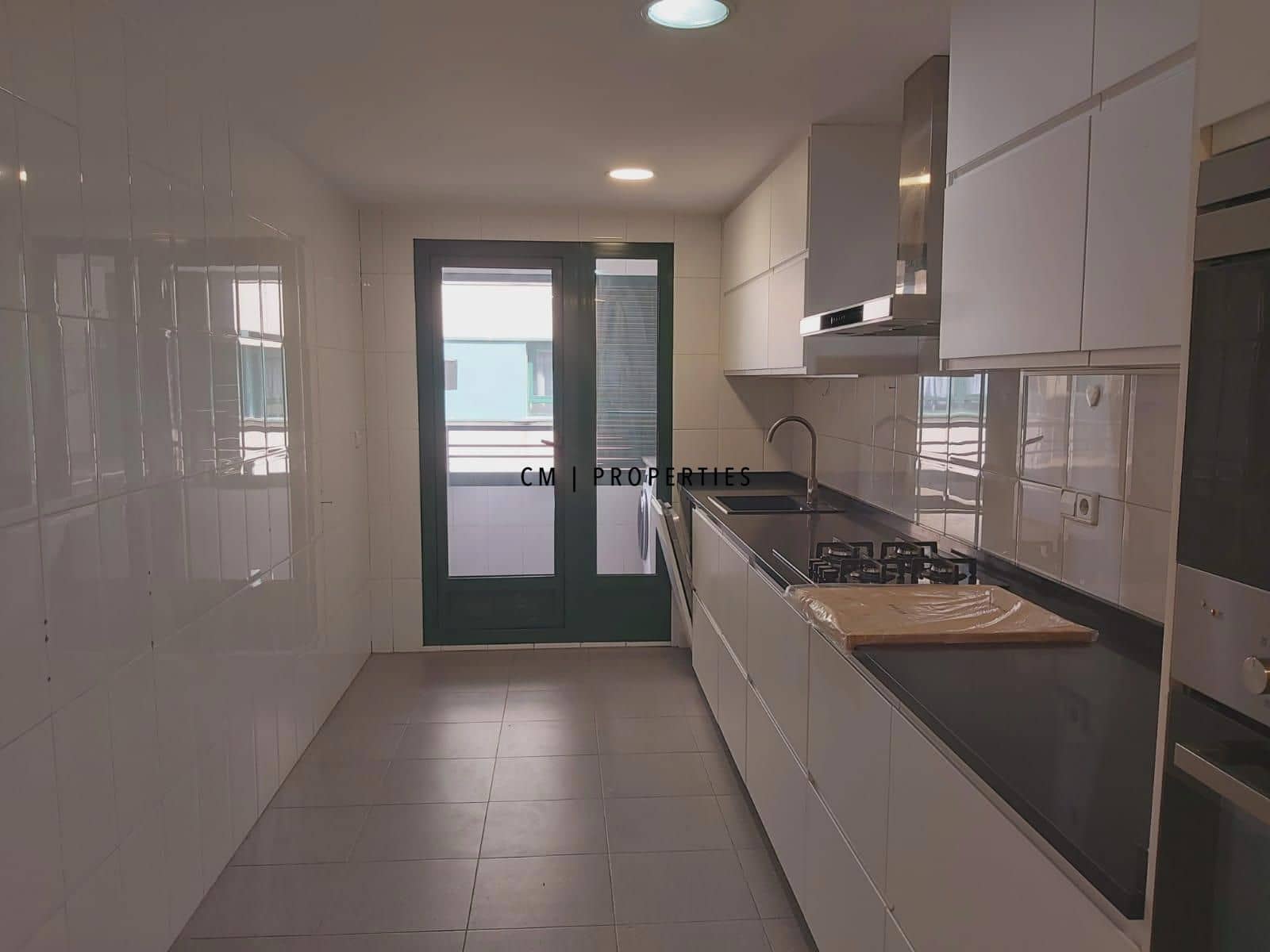 3 slaapkamer Flat te huur in Valencia stad met garage - € 1.750 (Ref: 9489787)