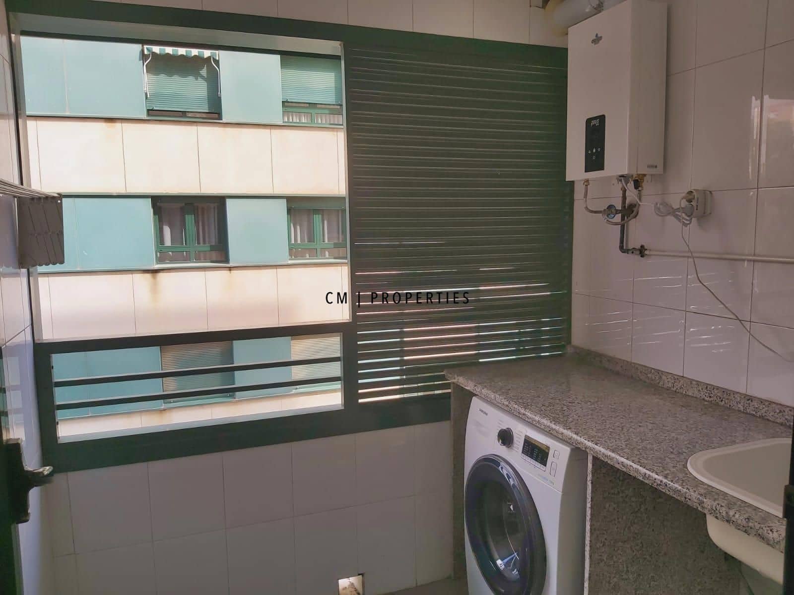 3 slaapkamer Flat te huur in Valencia stad met garage - € 1.750 (Ref: 9489787)