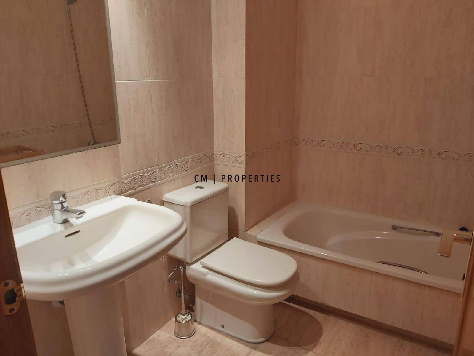 3 slaapkamer Flat te huur in Valencia stad met garage - € 1.750 (Ref: 9489787)