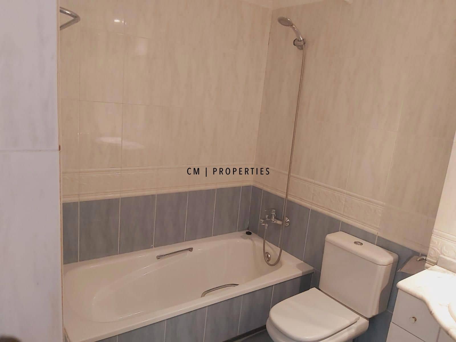 3 slaapkamer Flat te huur in Valencia stad met garage - € 1.750 (Ref: 9489787)