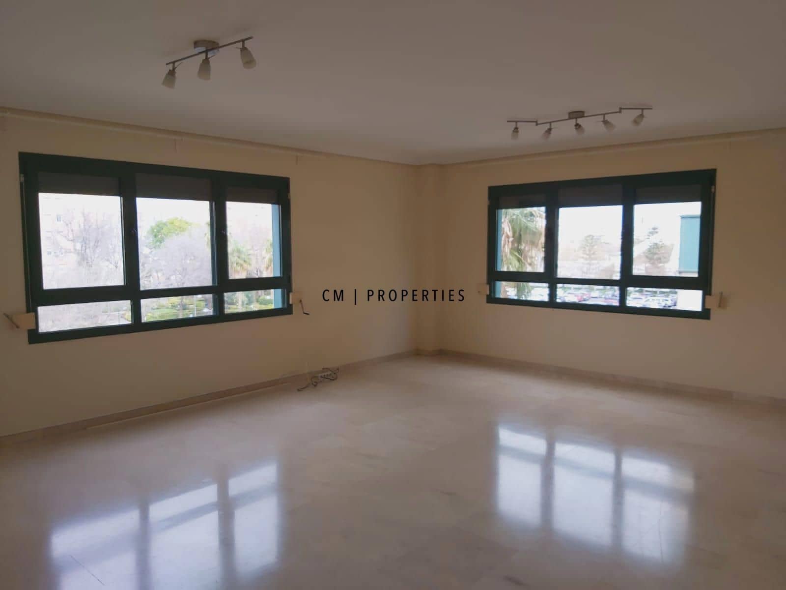 3 slaapkamer Flat te huur in Valencia stad met garage - € 1.750 (Ref: 9489787)